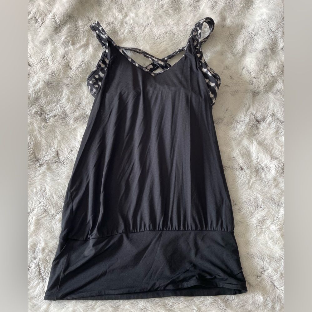 Victorias Secret sport built-in bra tank top size small s black camo